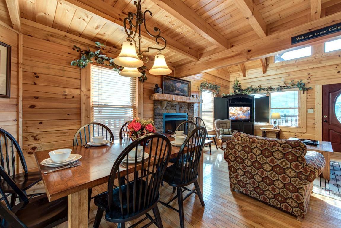 Serenity Peak Villa Pigeon Forge Dış mekan fotoğraf